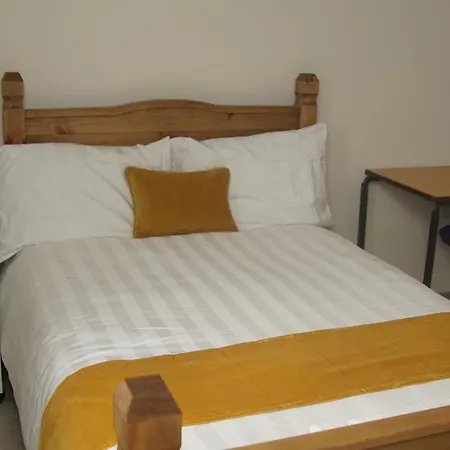 Apartment Deluxe Centre 4 Bedroom Entire Town House