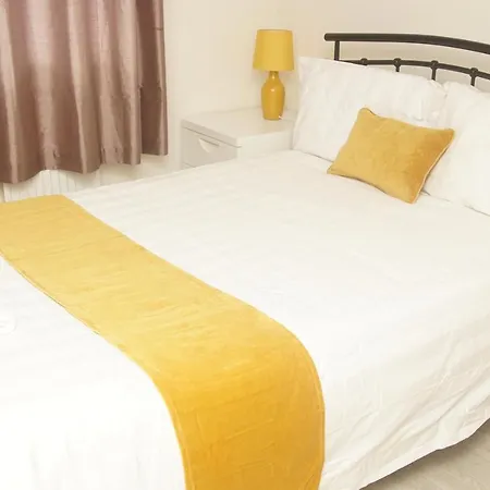 Deluxe Centre 4 Bedroom Entire Town House Leeds (West Yorkshire)