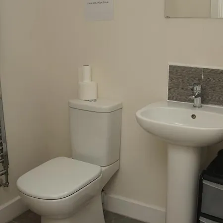 Deluxe Centre 4 Bedroom Entire Town House *