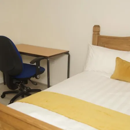 Apartment Deluxe Centre 4 Bedroom Entire Town House