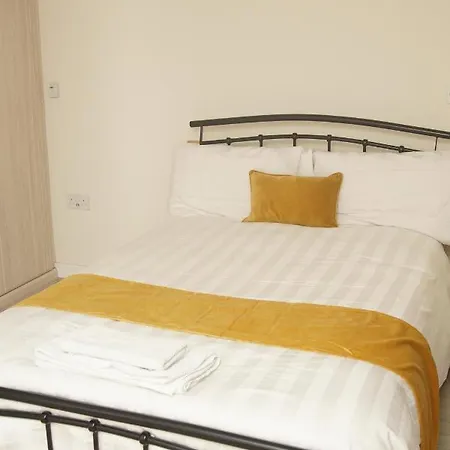 Deluxe Centre 4 Bedroom Entire Town House Apartment Leeds (West Yorkshire)