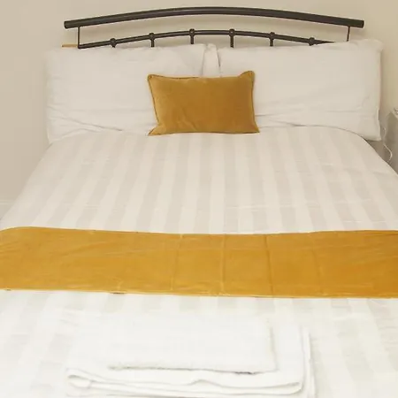 Apartment Deluxe Centre 4 Bedroom Entire Town House *