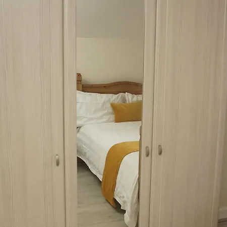 Deluxe Centre 4 Bedroom Entire Town House Apartment Leeds (West Yorkshire)
