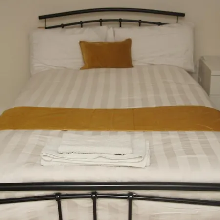 Deluxe Centre 4 Bedroom Entire Town House * Leeds (West Yorkshire)