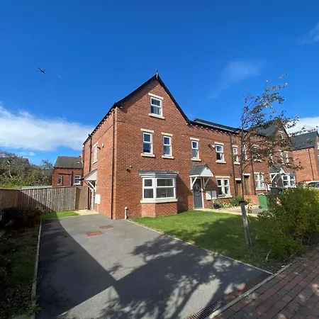 Deluxe Centre 4 Bedroom Entire Town House Apartment Leeds (West Yorkshire)