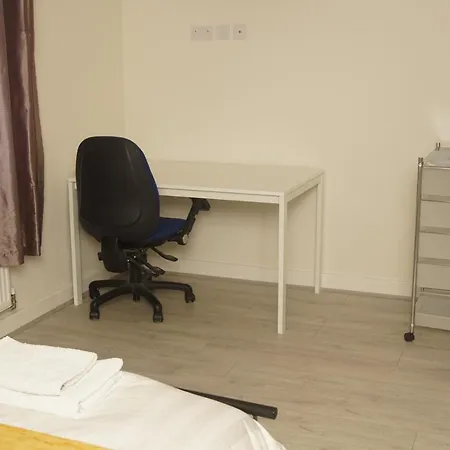 Apartment Deluxe Centre 4 Bedroom Entire Town House