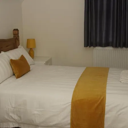 Apartment Deluxe Centre 4 Bedroom Entire Town House