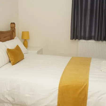 Apartment Deluxe Centre 4 Bedroom Entire Town House *