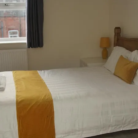 Deluxe Centre 4 Bedroom Entire Town House