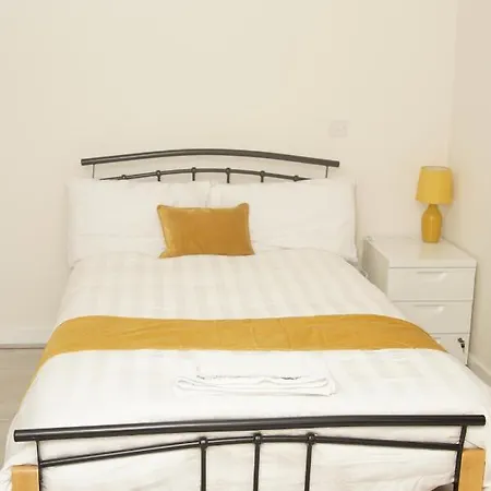 Deluxe Centre 4 Bedroom Entire Town House Apartment Leeds (West Yorkshire)