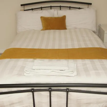 Deluxe Centre 4 Bedroom Entire Town House