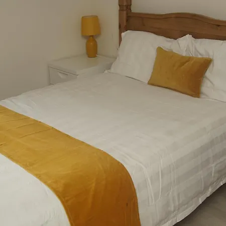 Deluxe Centre 4 Bedroom Entire Town House Leeds (West Yorkshire)