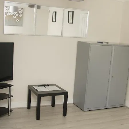 Deluxe Centre 4 Bedroom Entire Town House *