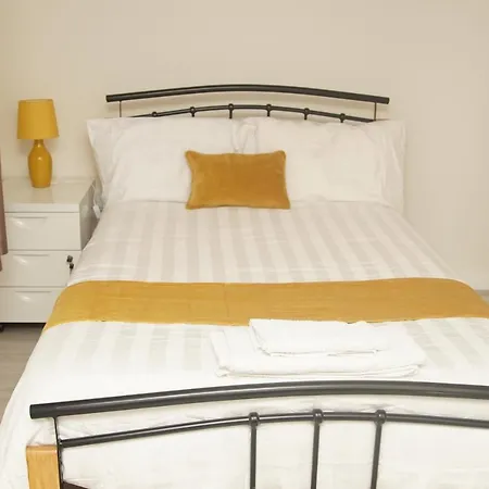 Deluxe Centre 4 Bedroom Entire Town House * Leeds (West Yorkshire)