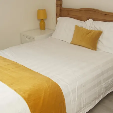 Deluxe Centre 4 Bedroom Entire Town House Apartmán *