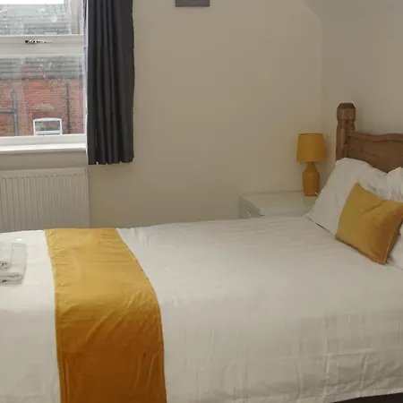Deluxe Centre 4 Bedroom Entire Town House Apartmán *