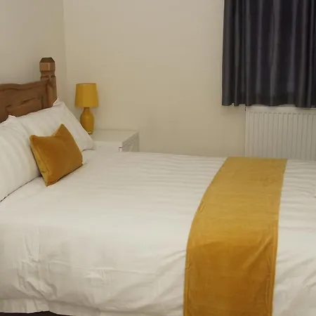 Deluxe Centre 4 Bedroom Entire Town House *